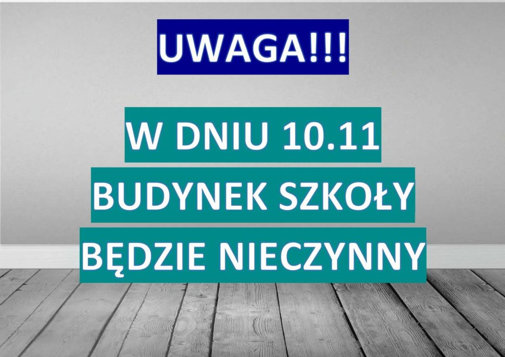 Polski napis na drewnianej podłodze i szarej ścianie głosi: UWAGA!!! W dniu 10.11 budynek szkoły będzie nieczynny, co oznacza Uwaga! W dniu 10.11 budynek szkoły będzie nieczynny.